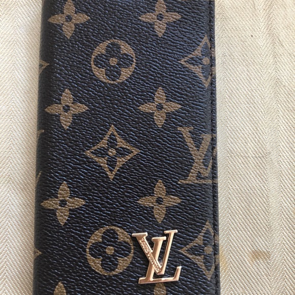 Louis Vuitton leather cell phone case!!! - Picture 1 of 7